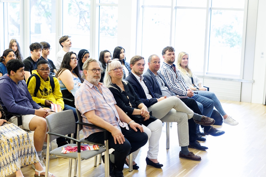 Grau raus – bunt rein 2025/26