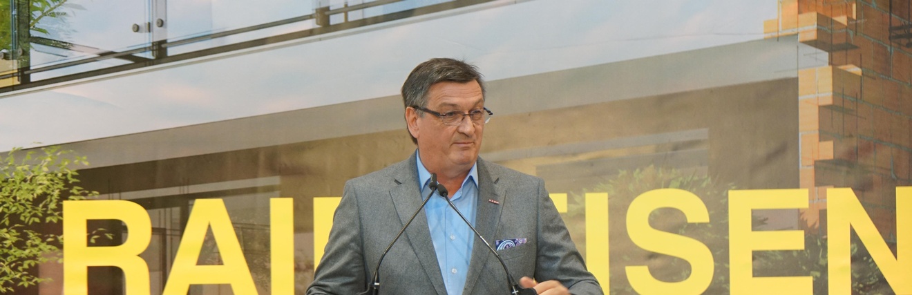 WK-Präsident Jürgen Mandl bei der Eröffnung zur Häuslbauermesse 
