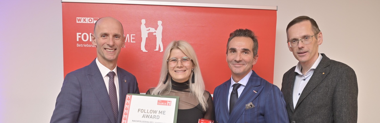 Landesrat Willibald Ehrenhöfer, Sparkassen-Vorstand Oliver Kröpfl und WKO Steiermark Vizepräsident Dietmar Schweiggl gratulieren