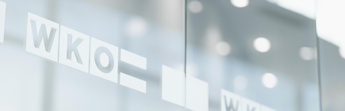 WKO-Logo auf Glas
