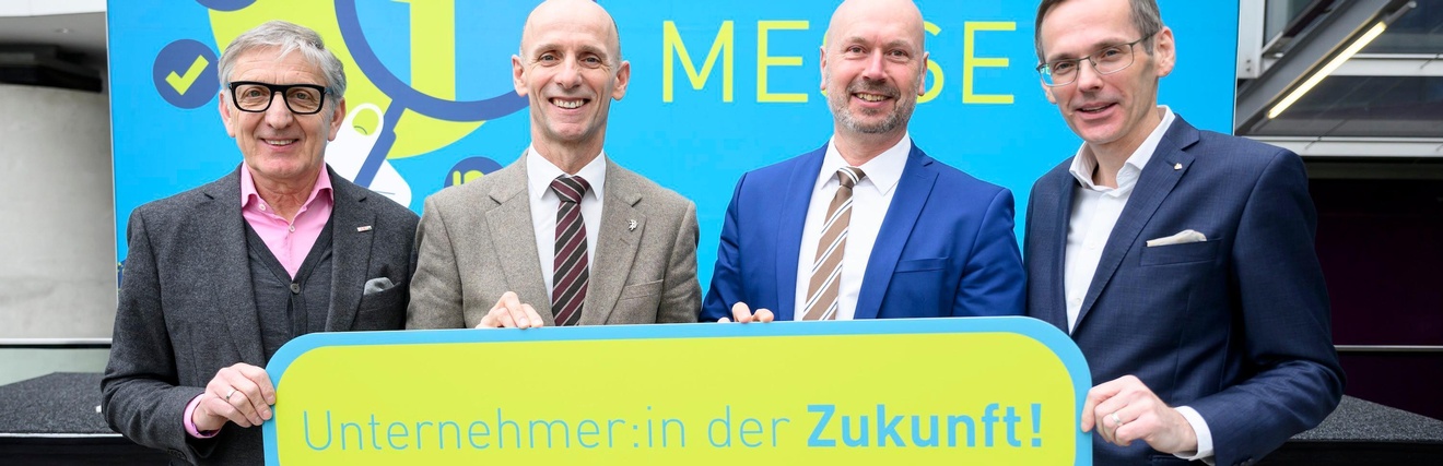 Gruppenfoto Auftakt zur Gründermesse 2026 (v.l.n.r.): Ing. Josef Herk, Präsident der WKO Steiermark, DI Willibald Ehrenhöfer, Landesrat für Wirtschaft, Arbeit, Finanzen, Wissenschaft und Forschung, Mag. Martin Ullrich, Geschäftsführer Messe Congress Graz, Dr. Oliver Kröpfl, Vorstandsmitglied der Steiermärkischen Bank und Sparkassen AG