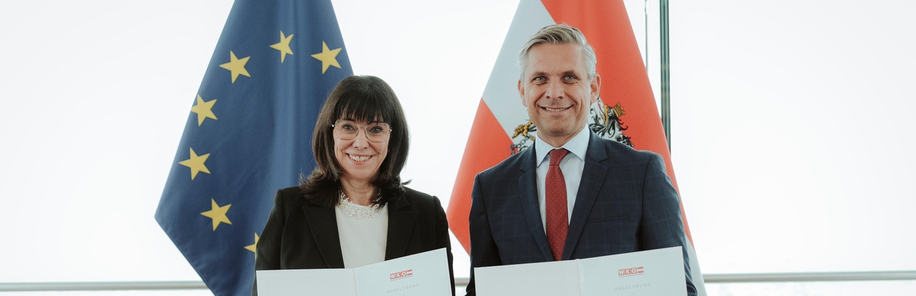 WKÖ-Präsidentin Martha Schultz bei ihrer Angelobung mit Bundesminister für Wirtschaft, Energie und Tourismus Wolfgang Hattmannsdorfer