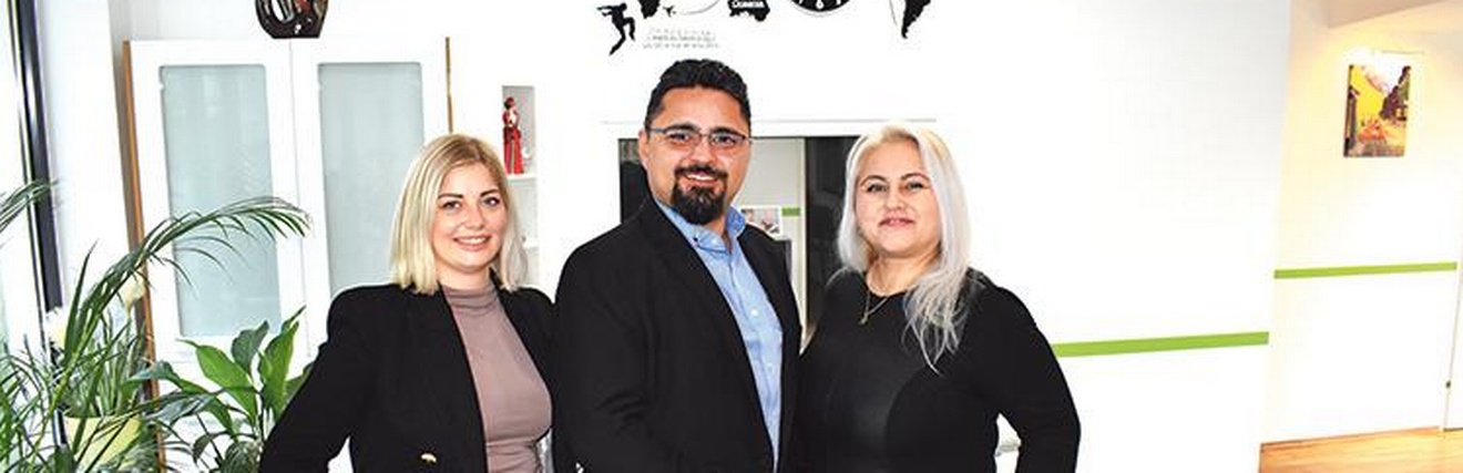 ANTS-IN-Geschäftsführer Adrien Gundogan mit seiner Schwester und Finanzchefin des Unternehmens, Nalan Gundogan (r.), und PR-Leiterin Lea Gereg 