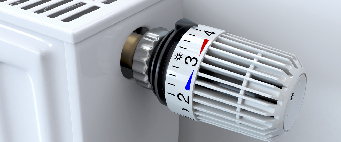 Detailansicht eines Thermostathes an Heizung