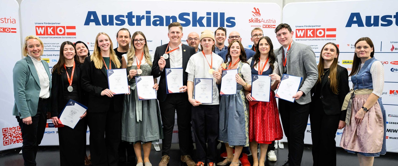Die Sieger der AustrianSkills 2025 in den Tourismusberufe Restaurant Service, Koch/Köchin und Hotel Rezeption