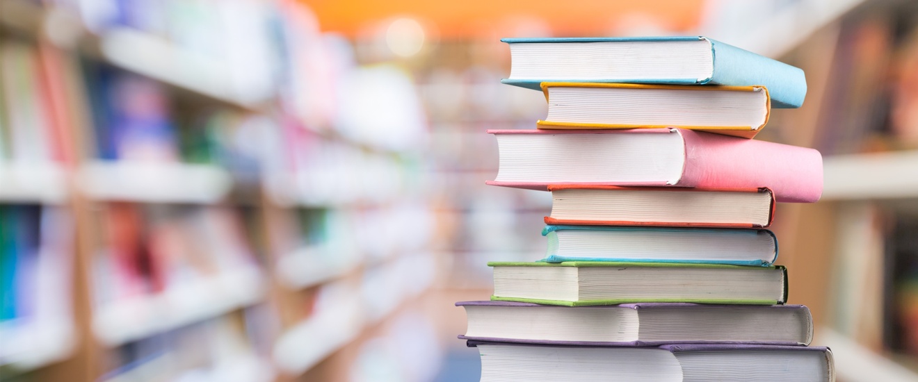 Bunter Bücherstapel