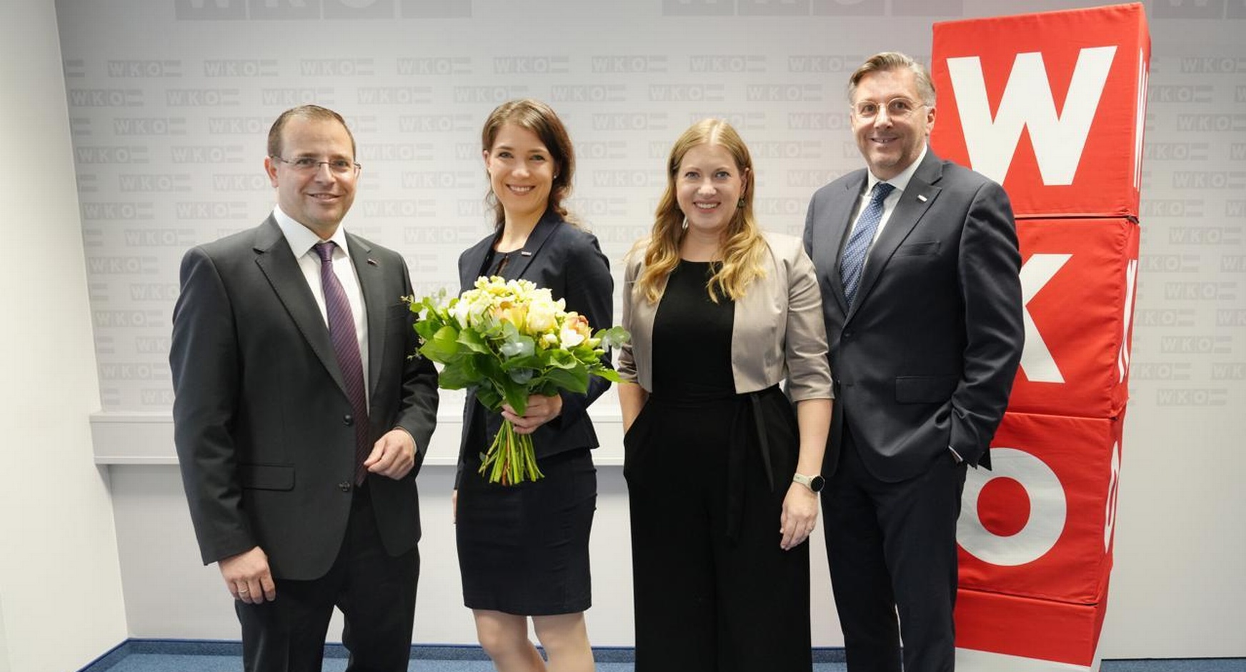 Wirtschaftskammerpräsident Mst. Andreas Wirth (l.), Wirtschaftskammerdirektor Harald Schermann und FiW-Landesgeschäftsführerin Evelyn Zarits (2.v. r.) gratulierten der neuen FiW-Landesvorsitzenden Michaela Steindl.
