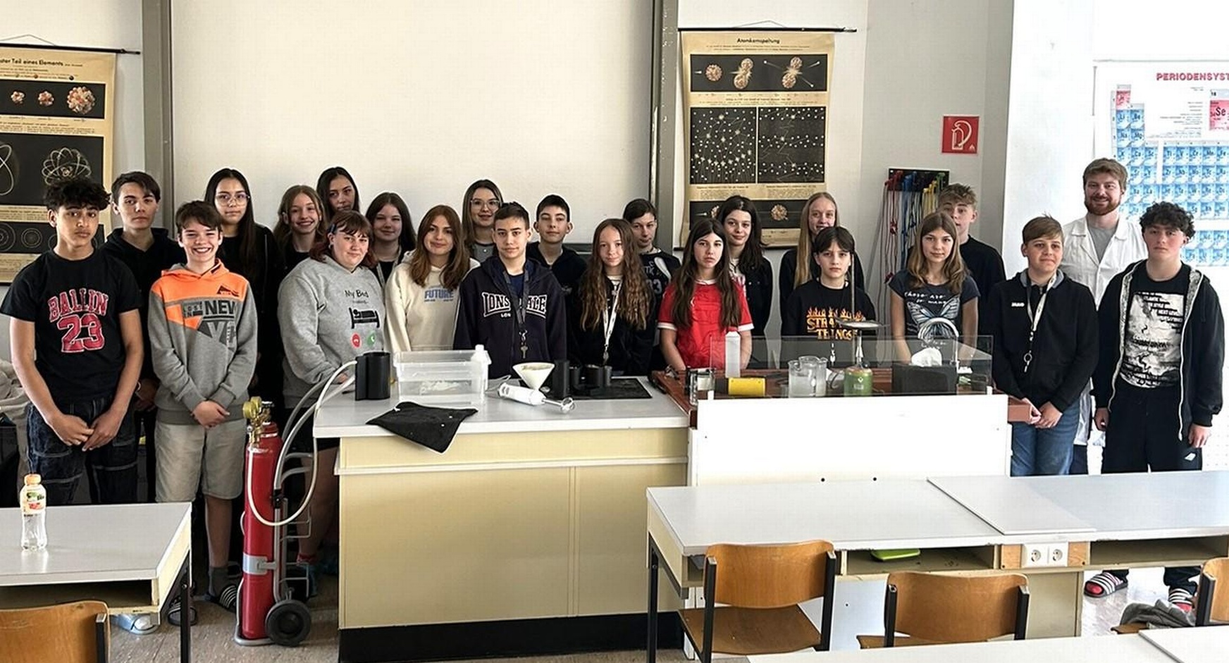 Vortragender Matthias Bergthaler (2.v.r.) mit der 3ud-Klasse des Josefinums Eberau.