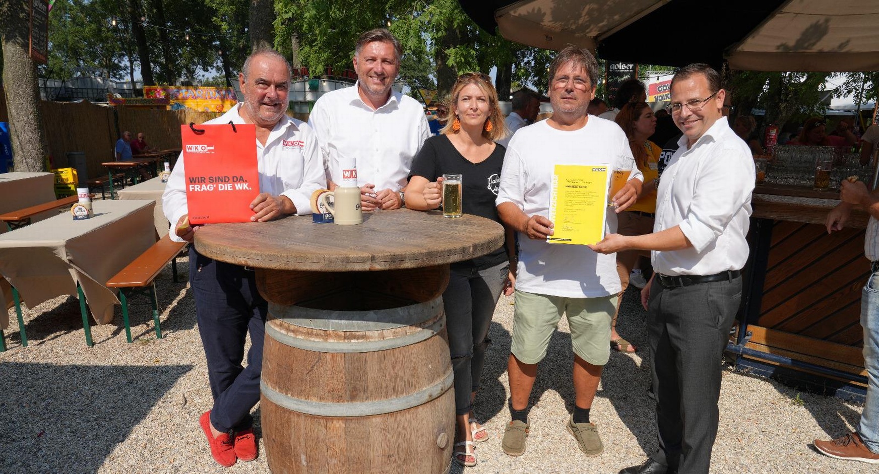 Regionalstellenobmann KommR Robert Frank, Wirtschaftskammerdirektor Harald Schermann, das Unternehmerpaar Marlies und Herbert Beck (Jacky`s Mühle, Gols) und Wirtschaftskammerpräsident Andreas Wirth (v. l.). 