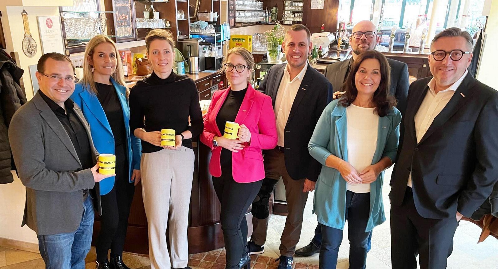 Wirtschaftskammerpräsident Andreas Wirth, WK-ServiceCenter-Leiterin Carola Fuchs, Parkhotel-Betreiberin Lisa Neubauer, WK-Expertin Christina Palkovich, Regionalstellenleiter Florian Schober, WK-Experte Franz-Stephan Ivancsics, Regionalstellenobfrau Melanie Eckhardt und Wirtschaftskammerdirektor Harald Schermann (v. l.). 