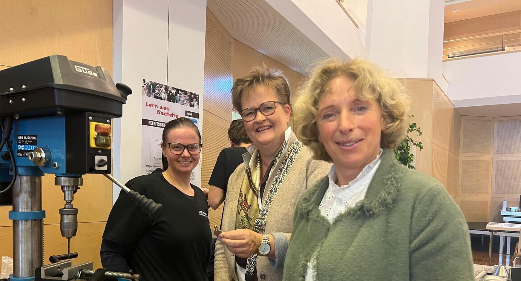 Frau in der Wirtschaft auf der Berufsmesse in Hermagor