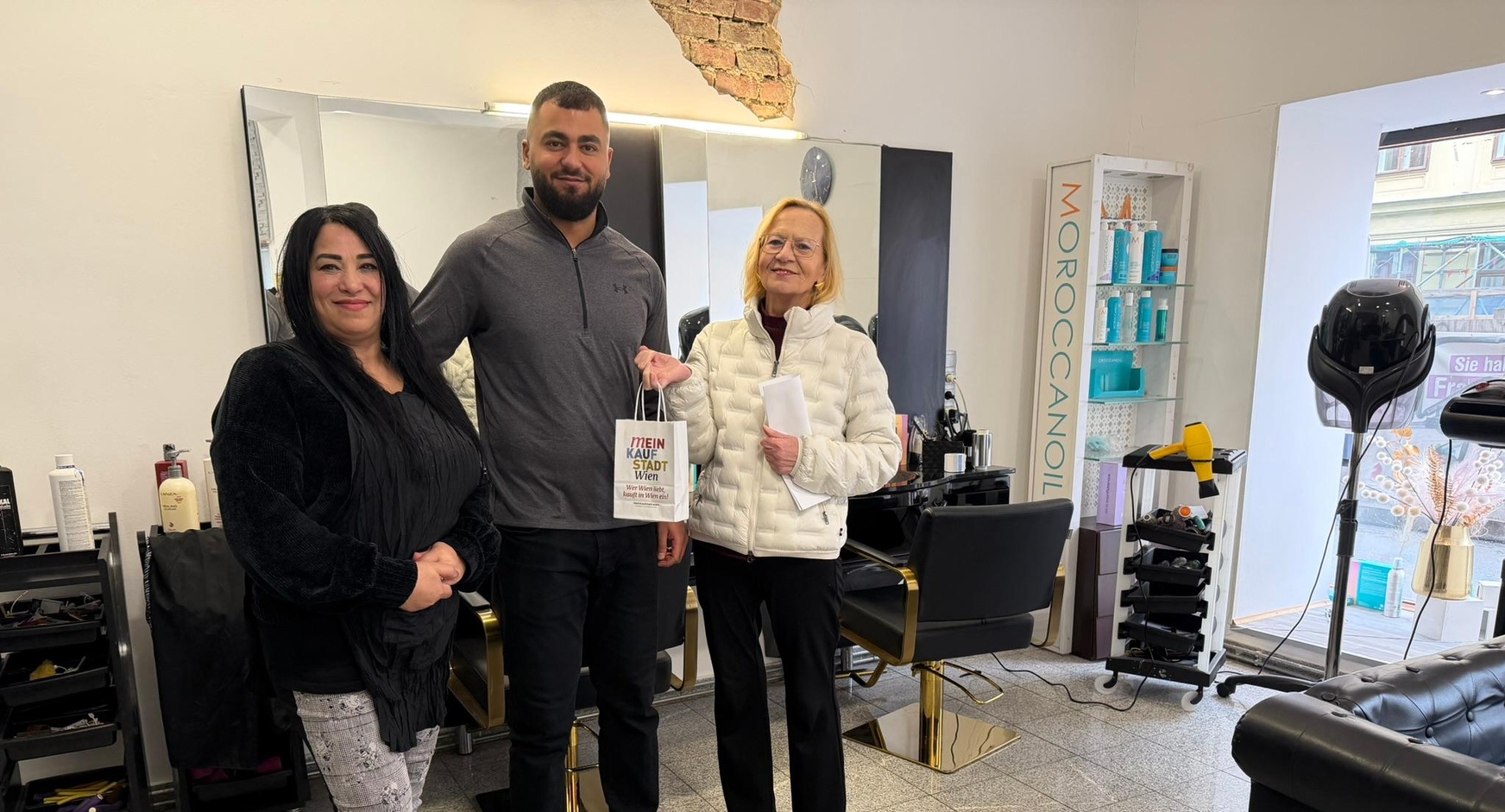 Lichterketten als Dankeschön für Margaretener Betriebe