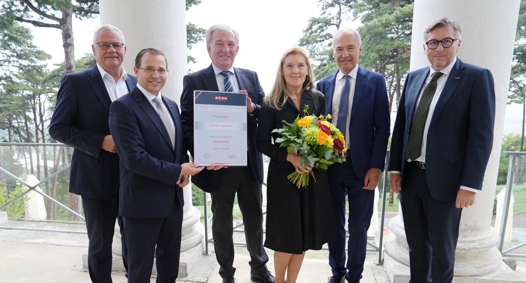 Bürgermeister Thomas Steiner, Wirtschaftskammerpräsident Mst. Andreas Wirth, Alois Ecker und Gattin Doris sowie Wirtschaftskammerpräsident a.D. Peter Nemeth und Wirtschaftskammerdirektor Harald Schermann 