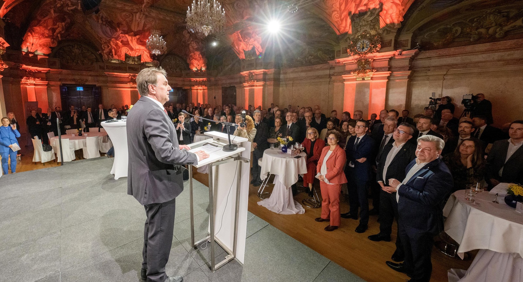 WKNÖ-Präsident Wolfgang Ecker schaut mit Optimismus und Tatkraft ins neue Wirtschaftsjahr 2026.