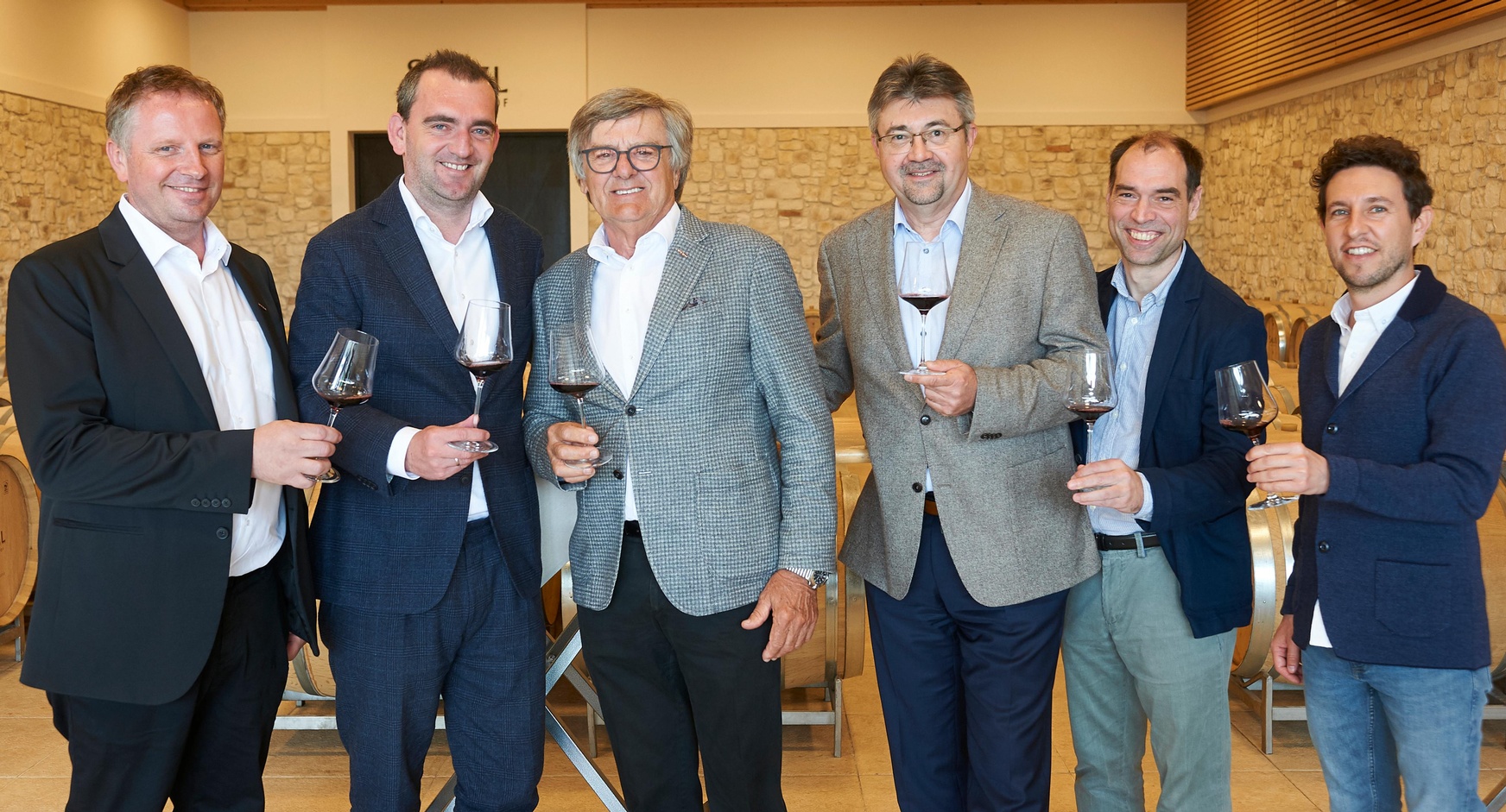 Obmann Landesgremium Weinhandel Alexander Fischer, Wein Burgenland-Obmann Herbert Oschep, Obmann Bundesgremium Agrarhandel KommR Gerhard Wohlmuth, Rudolf Schmid und Johannes Wagner vom BML sowie Gastgeber und Obmann Stv. Landesgremium Weinhandel Christoph Salzl (v. l.).