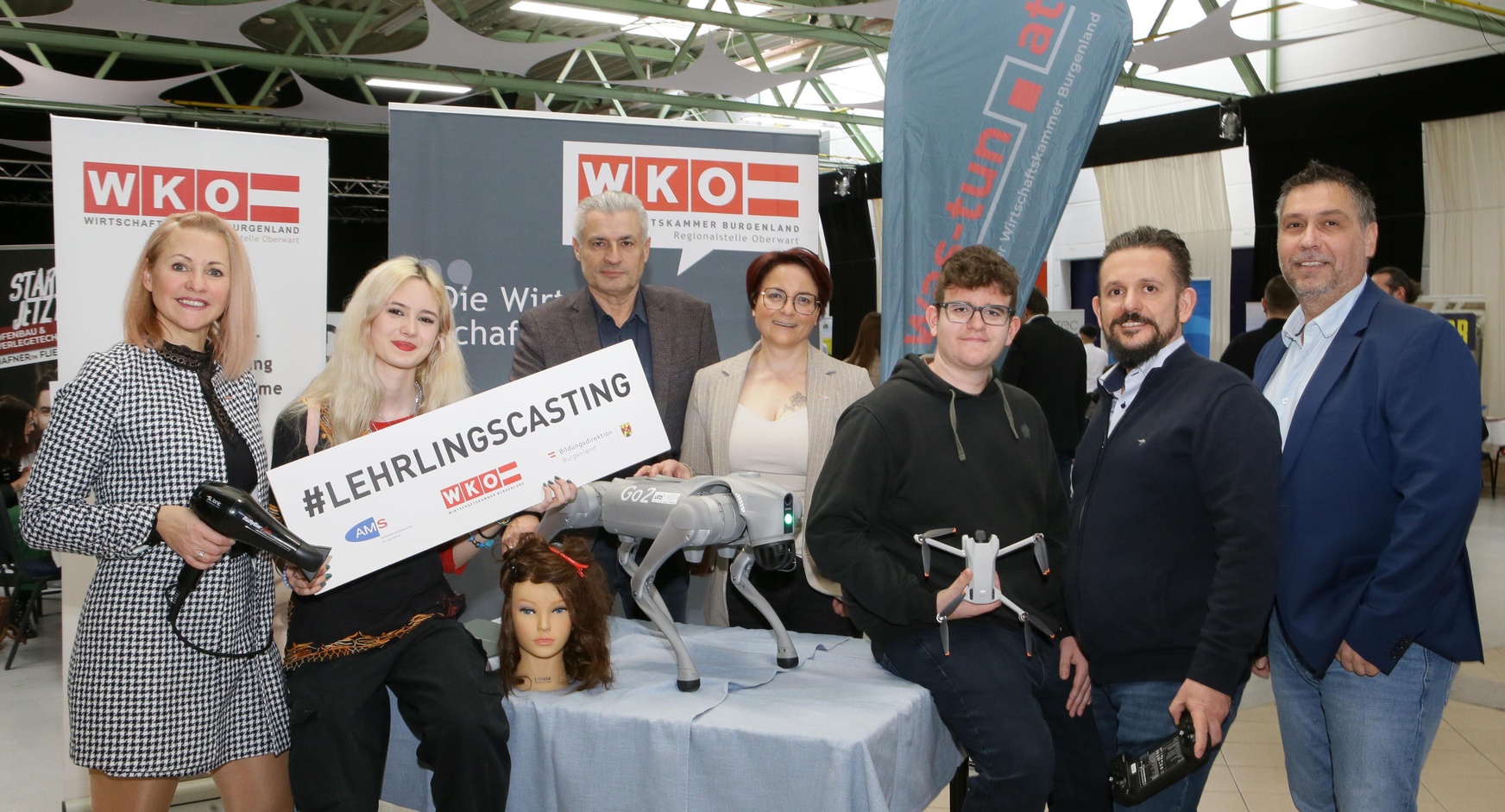 MSt.in Manuela Prenner (Innungsmeister-Stellvertreterin und Lehrlingsbeauftragte der Friseure), Schülerin Enna Barnstedt, Günter Valika (Schulleiter der Polytechnischen Schule Oberwart), Tanja Stöckl (Regionalstellenobfrau), Schüler Janik Ulreich, Ingmar Ulreich (Innungsmeister-Stv. Mechatronik) und Harald Braun (Geschäftsstellenleiter AMS Oberwart) (v. l.).
