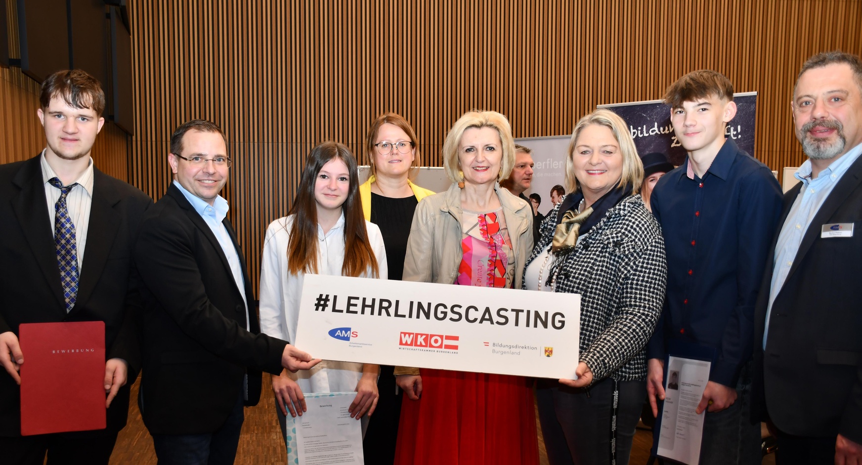 Casting-Teilnehmer Ruben Bakaj, Andreas Wirth (Wirtschaftskammerpräsident), Schülerin Janine Moser, Karin Steiner (stellvertretende AMS-Landesgeschäftsführerin), Sandra Steiner (Leiterin Präsidialbereich Bildungsdirektion Burgenland), Helene Sengstbratl (AMS-Landesgeschäftsführerin), Schüler Peter Hammer und Markus Plattner (Geschäftsstellenleiter AMS Mattersburg) (v. l.).