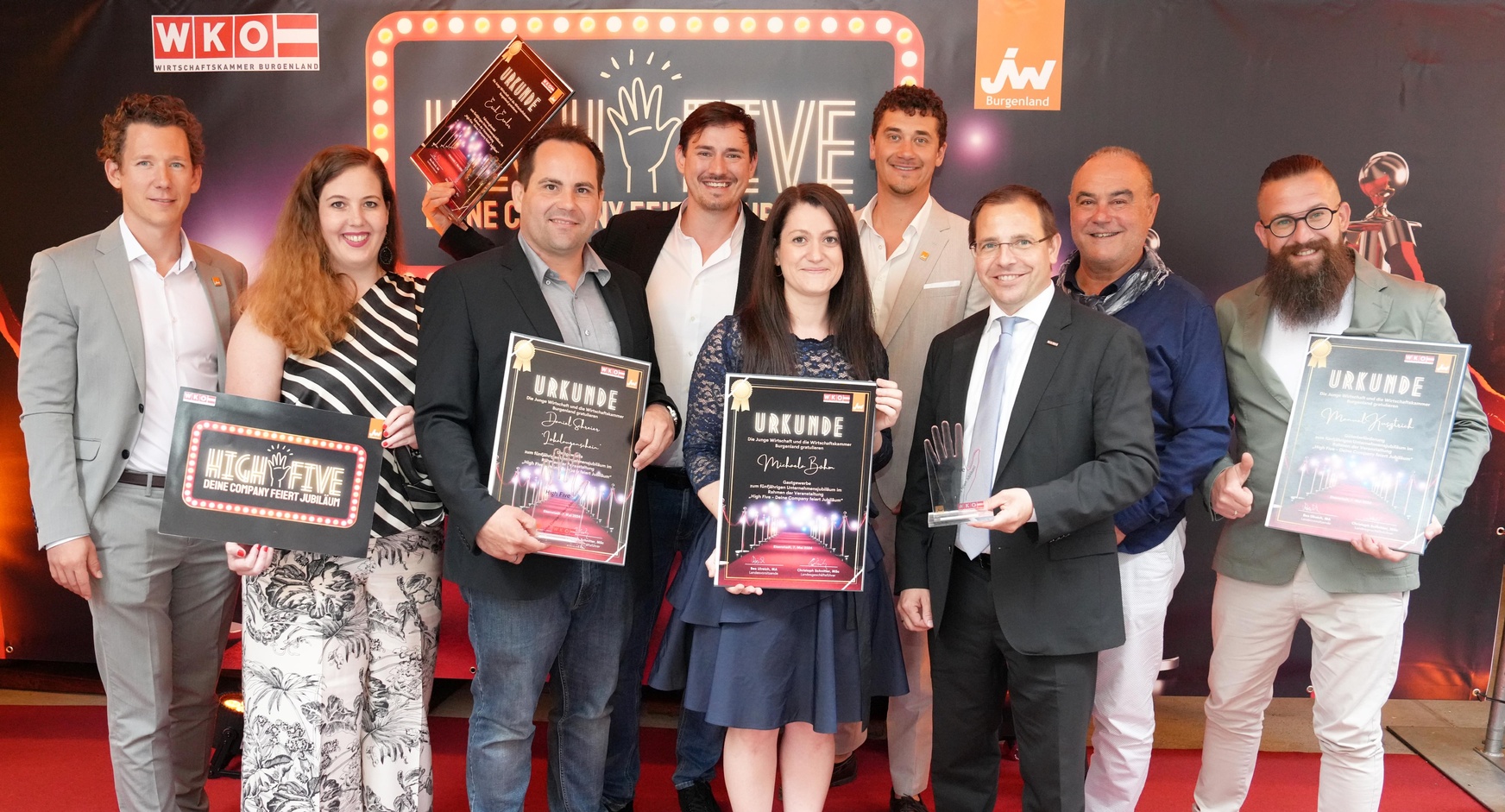 Bezirk Neusiedl: Junge Wirtschaft-Landesgeschäftsführer Christoph Schnitter, Junge Wirtschaft-Landesvorsitzende Bea Ulreich, Daniel Schreier (Gastgewerbe, Podersdorf), Erich Ermler (Fahrzeughandel, Neusiedl), Michaela Böhm (Gastgewerbe, Apetlon), Junge Wirtschaft-Bezirksvorsitzender Franz-Peter Bresich, Wirtschaftskammerpräsident Andreas Wirth, WK-Regionalstellenobmann KommR Robert Frank und Manuel Kusztrich (Güterbeförderung, Potzneusiedl) (v. l.). 
