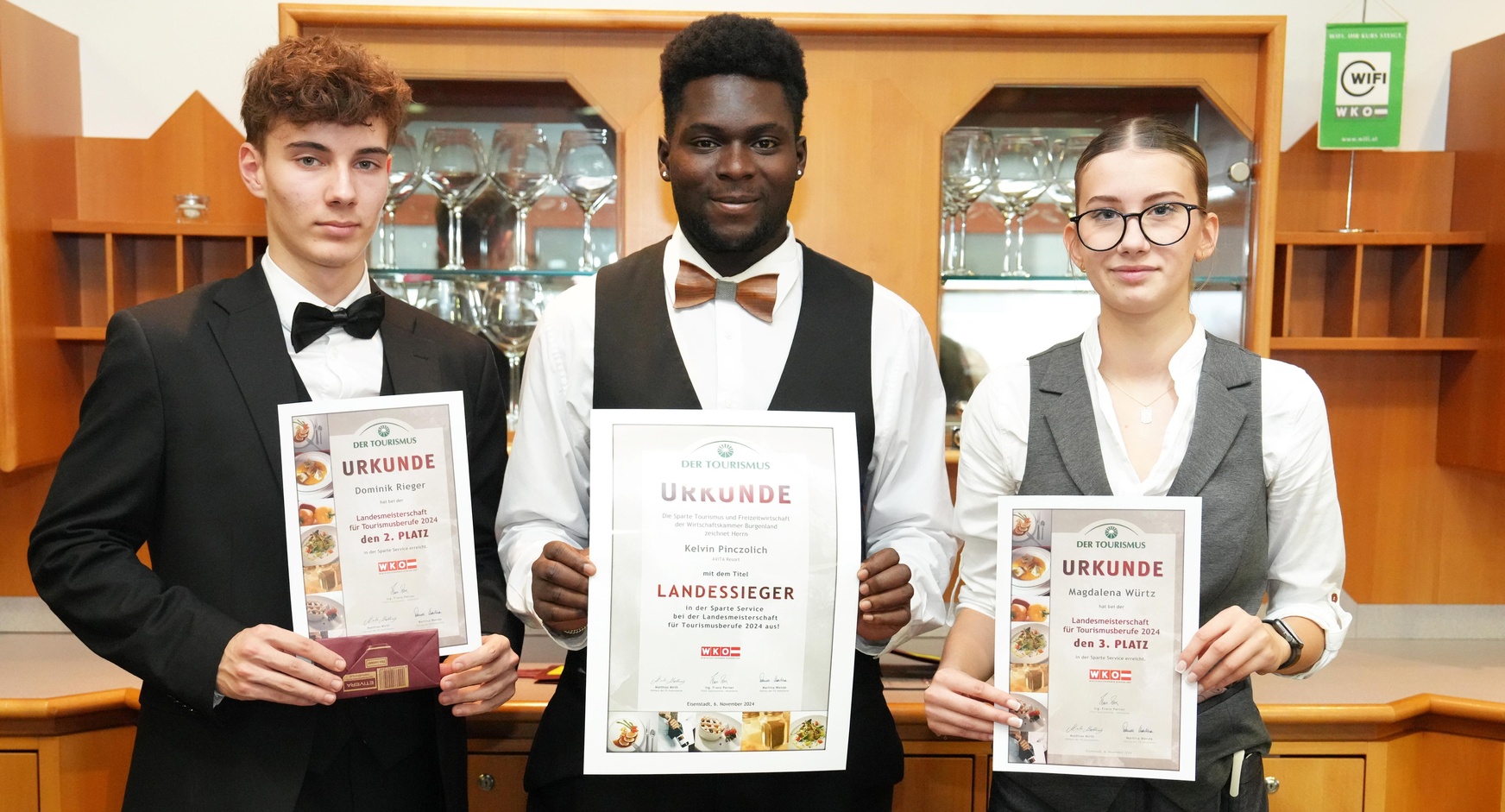 Die Stockerlplätze in der Kategorie Service: Dominik Rieger (2.), Kelvin Pinczolich (1.) und Magdalena Würtz (3.) (v. l.). 