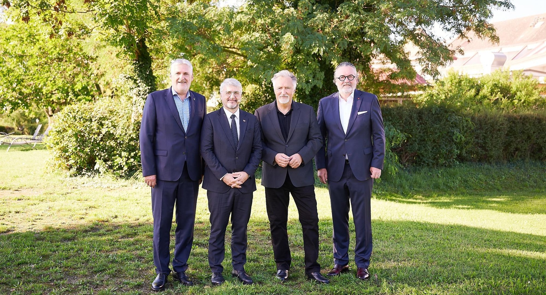 Bürgermeister Gerold Stagl, Generalmajor Peter Vorhofer, Fachgruppenobmann KommR Helmut Bauer und Fachverbandsobmann Christoph Berghammer (v. l.) 
