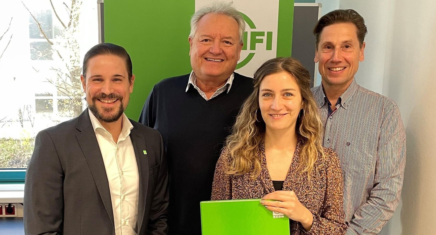 WIFI-Produktmanager Christoph Laubner, Lehrgangsleiter Friedrich Karner, Kursteilnehmerin Anna Weber aus Bad Sauerbrunn und Lehrgangsleiter-Stellvertreter Guido Steinbach (v. l.). 