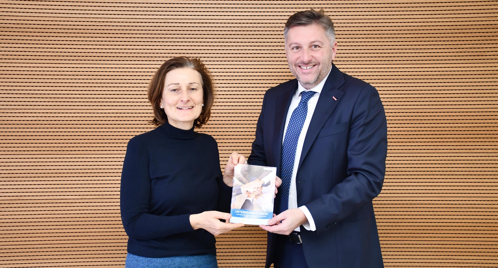 Andrea Konrath (Krebshilfe Burgenland) und Wirtschaftskammerdirektor Harald Schermann. 