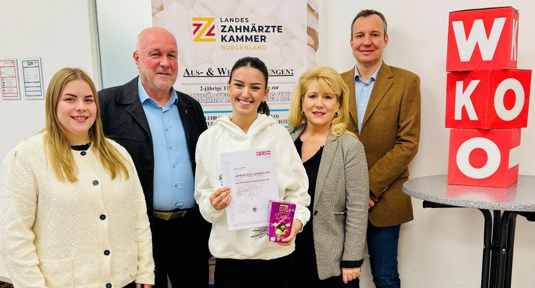 Katharina Maria Deutsch (AK), Dr. Ernst Michael Reicher (Präsident Landeszahnärztekammer Burgenland), Erlina Gashi, Petra Bischof-Oswald (WK) und Dr. Andreas Steiner (Landeszahnärztekammer Burgenland) (v. l.)