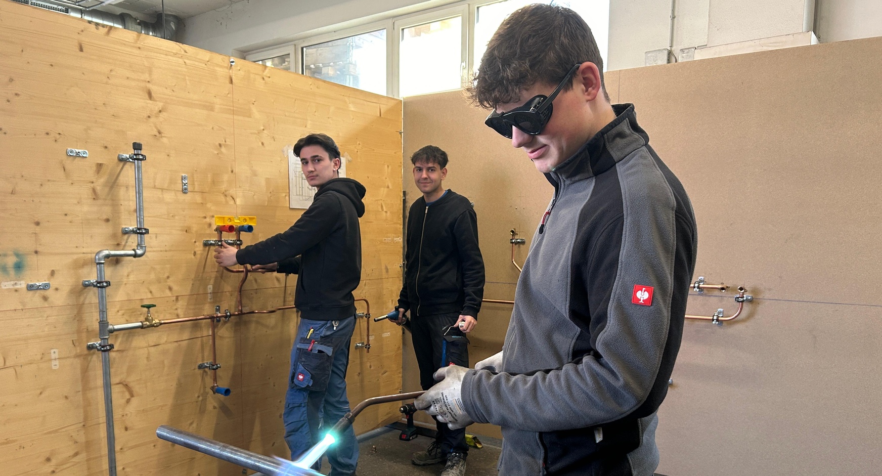 Beim Training: Mathias Schermann (Bubendorf), Thomas Nikitscher (Sulz) und Fabian Wukitsevits (Eltendorf) – die besten burgenländischen Lehrlinge der Zunft (v.l.). 