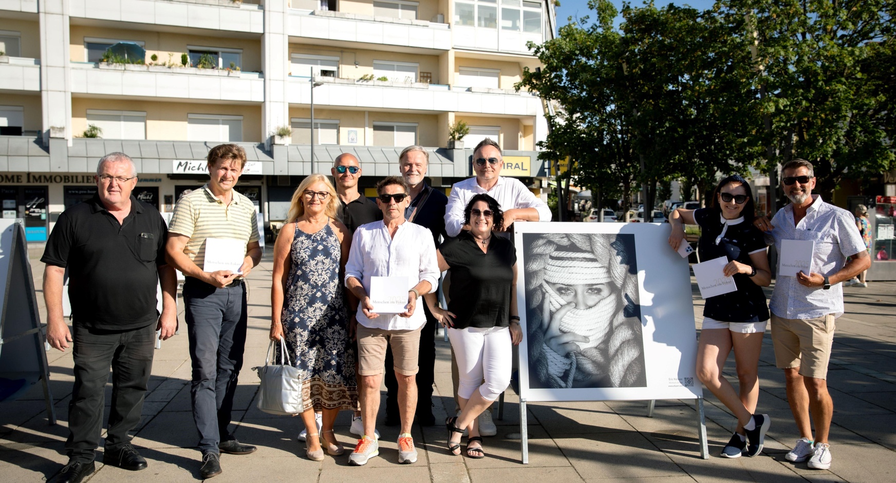 KommR MMst. Herbert Ohr (Landesinnungsmeister der Mechatroniker), Johann Heisz (Bürgermeister), Emmi Pachinger, Patrick Bucher, Erwin Muik (Landesinnungsmeister der Berufsfotografen), Franz Messenbäck, Nicole Oberhofer, Thomas Kornfeind (Fachgruppengeschäftsführer), Rodica Zita Würth und Eric Halwax (v. l.)