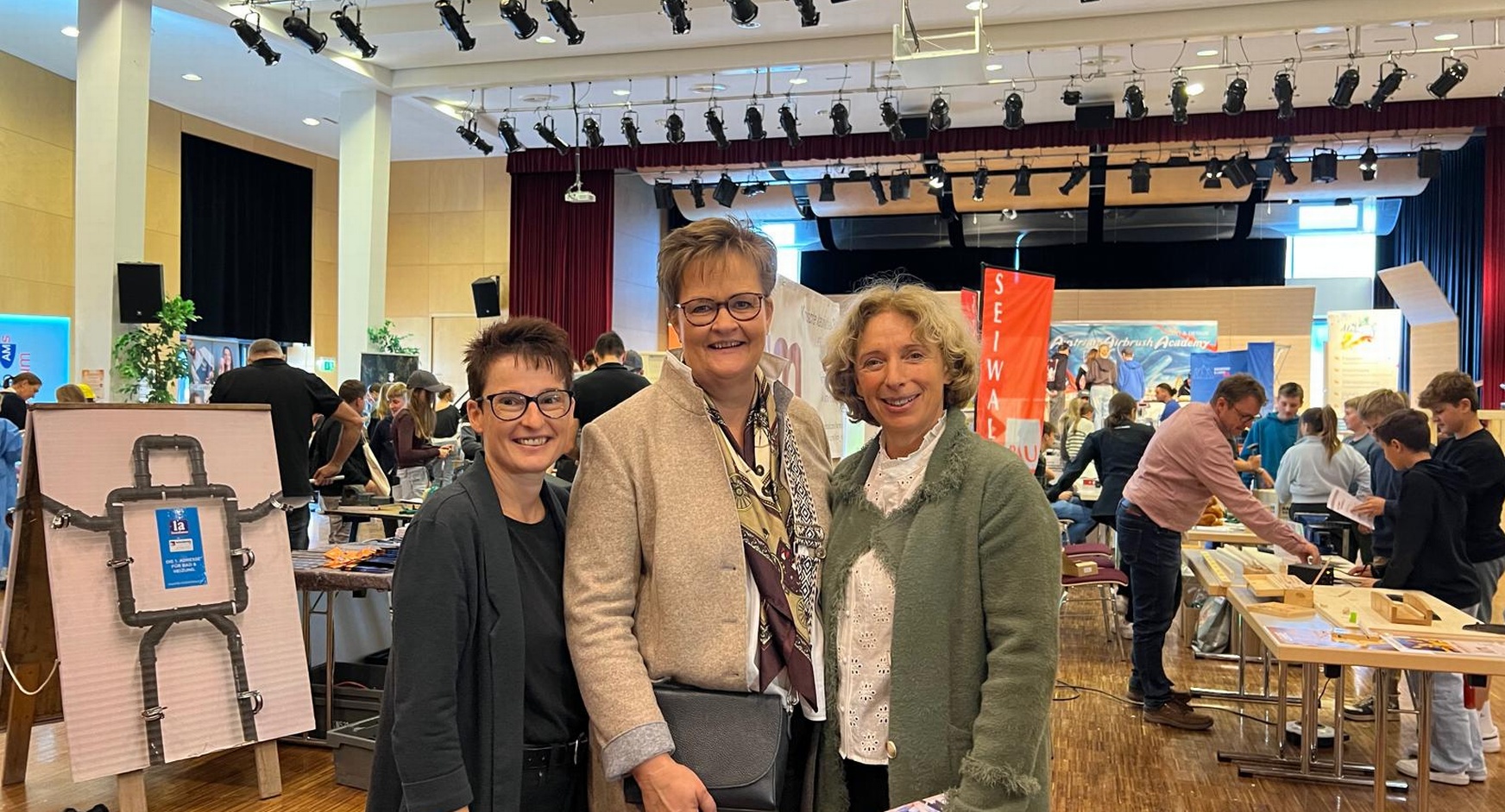 Frau in der Wirtschaft auf der Berufsmesse in Hermagor