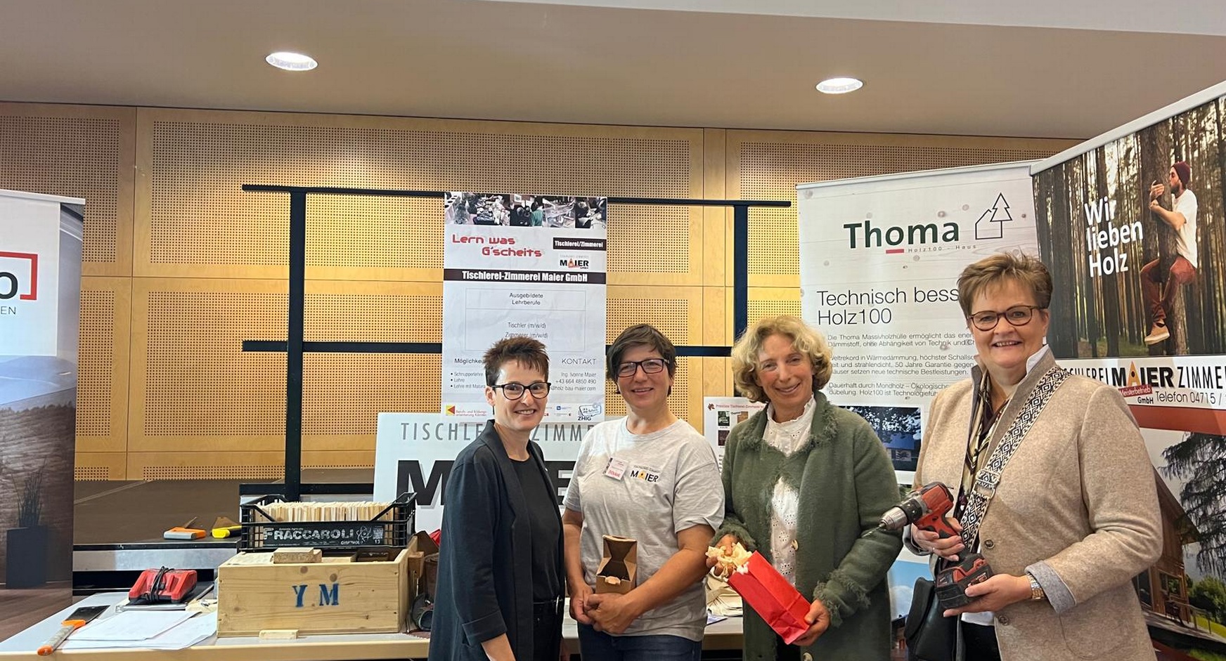 Frau in der Wirtschaft auf der Berufsmesse in Hermagor