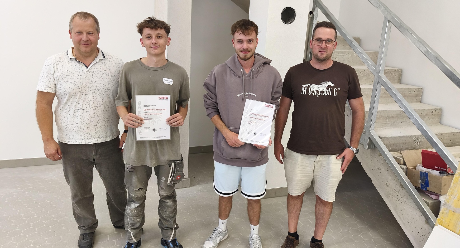 Bernhard Friedl (Prüfungskommission), Sandro Spatzenegger, Benjamin Pieler und Martin Ringbauer (Prüfungskommission) (v. l.) 