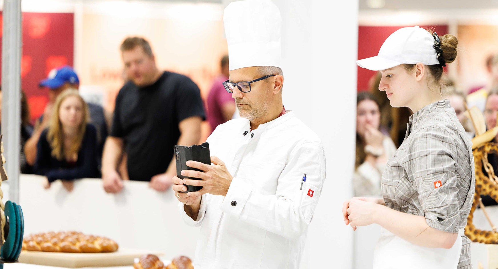 Bäckerin Sarah Klinger während des Wettbewerbs bei den EuroSkills 2025 in Herning