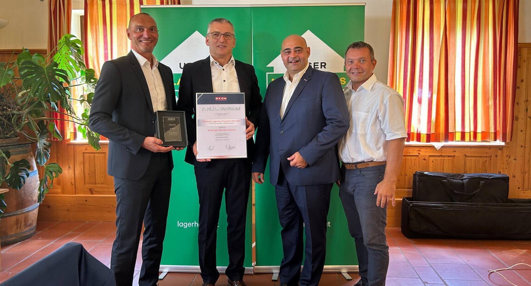 Peter Münzenrieder (Geschäftsführer Lagerhaus Frauenkirchen), Alfred Brasch (Obmann Lagerhaus Frauenkirchen), Hannes Mosonyi (Obmann des Landesgremiums Agrarhandel) und Christian Schriefl (Fachgruppengeschäftsführer Agrarhandel) (v. l.). 