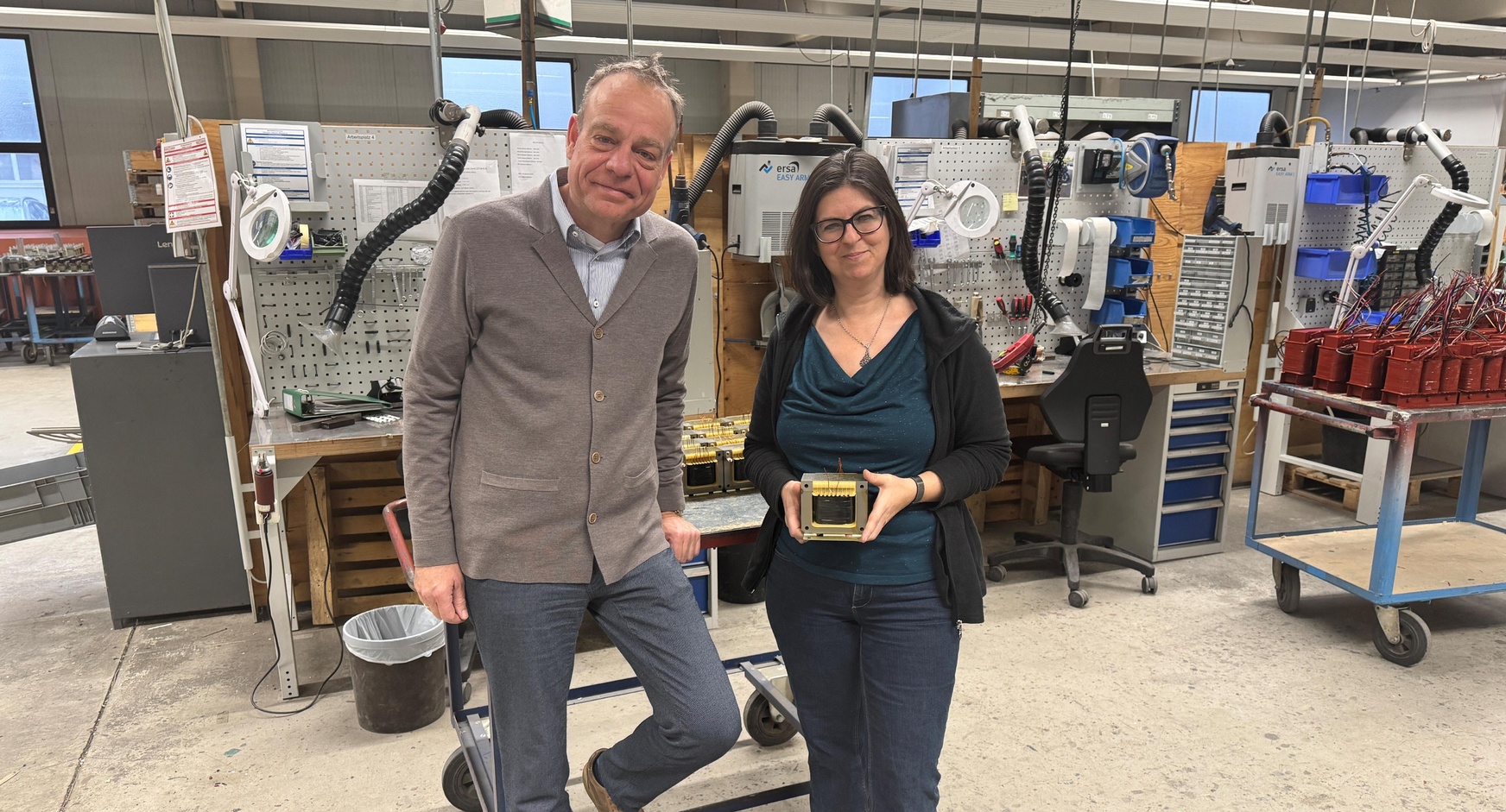 Spartenobmann und Trafomodern-Geschäftsführer KommR Christoph Blum mit Pädagogin Barbara Landstetter 