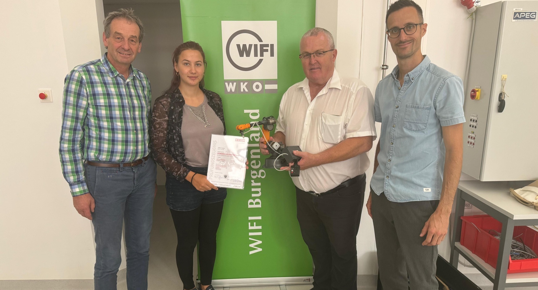 Ernst Luef (Prüfungskommission), Sarolta Weisz, Landesinnungsmeister KommR MMst. Herbert Ohr und Oliver Krumpek (Prüfungskommission) (v. l.). 