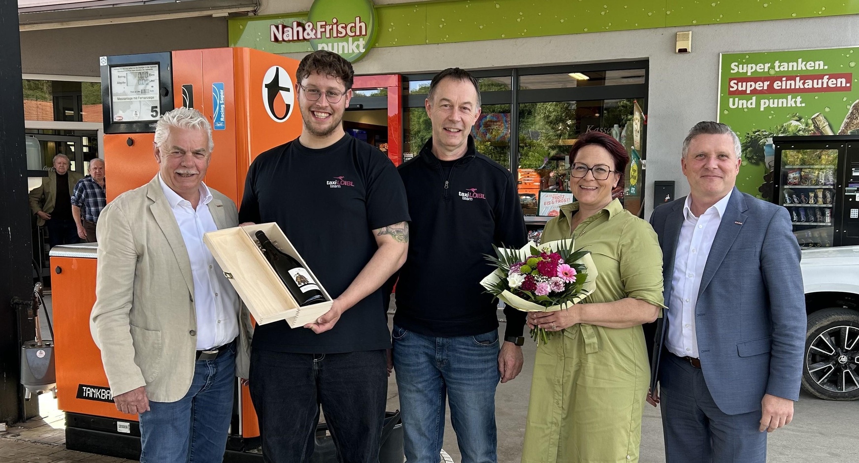 Regionalstellenobmann KommR Stefan Kneisz, Marvin Loibl, Gottfried Loibl, Fachgruppenobfrau Tanja Stöckl und Spartengeschäftsführer Bernhard Dillhof (v. l.). 