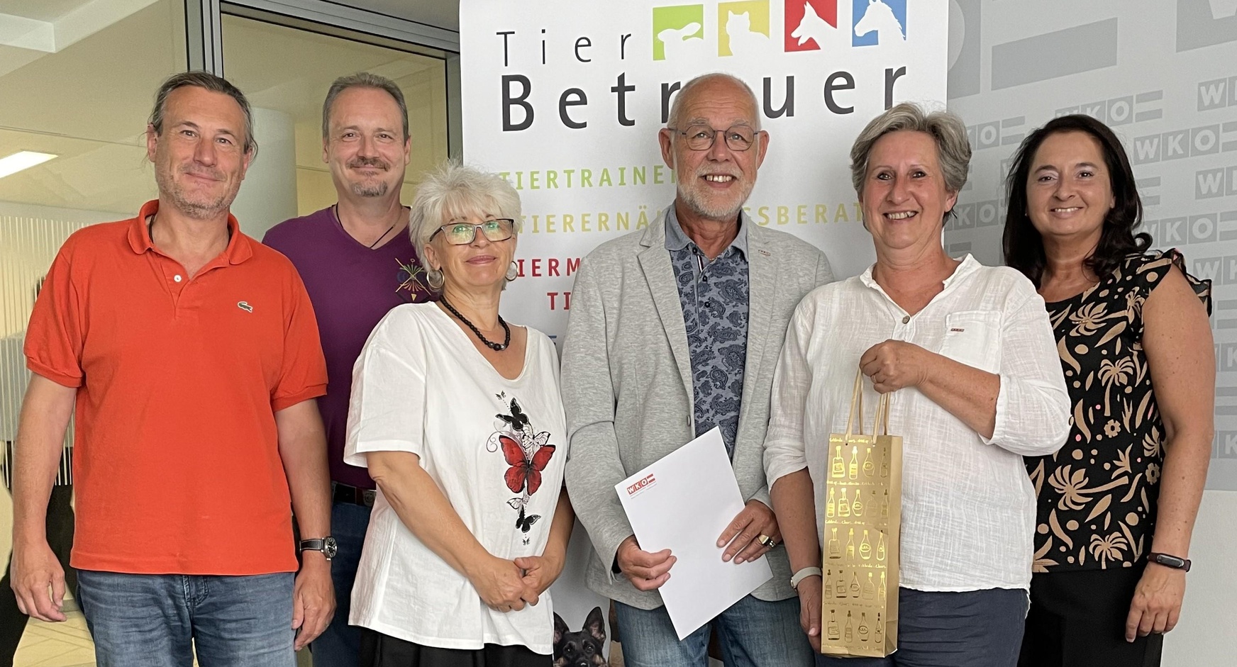 Helmut Löffler, Richard Helfer, Sabine Dimeg-Zöhrer, Fachgruppenobmann-Stv. Norbert Ziegler, Fachgruppenobfrau KommR Gabriele Schnödl und Fachgruppengeschäftsführerin Claudia Scherz (v. l.). 