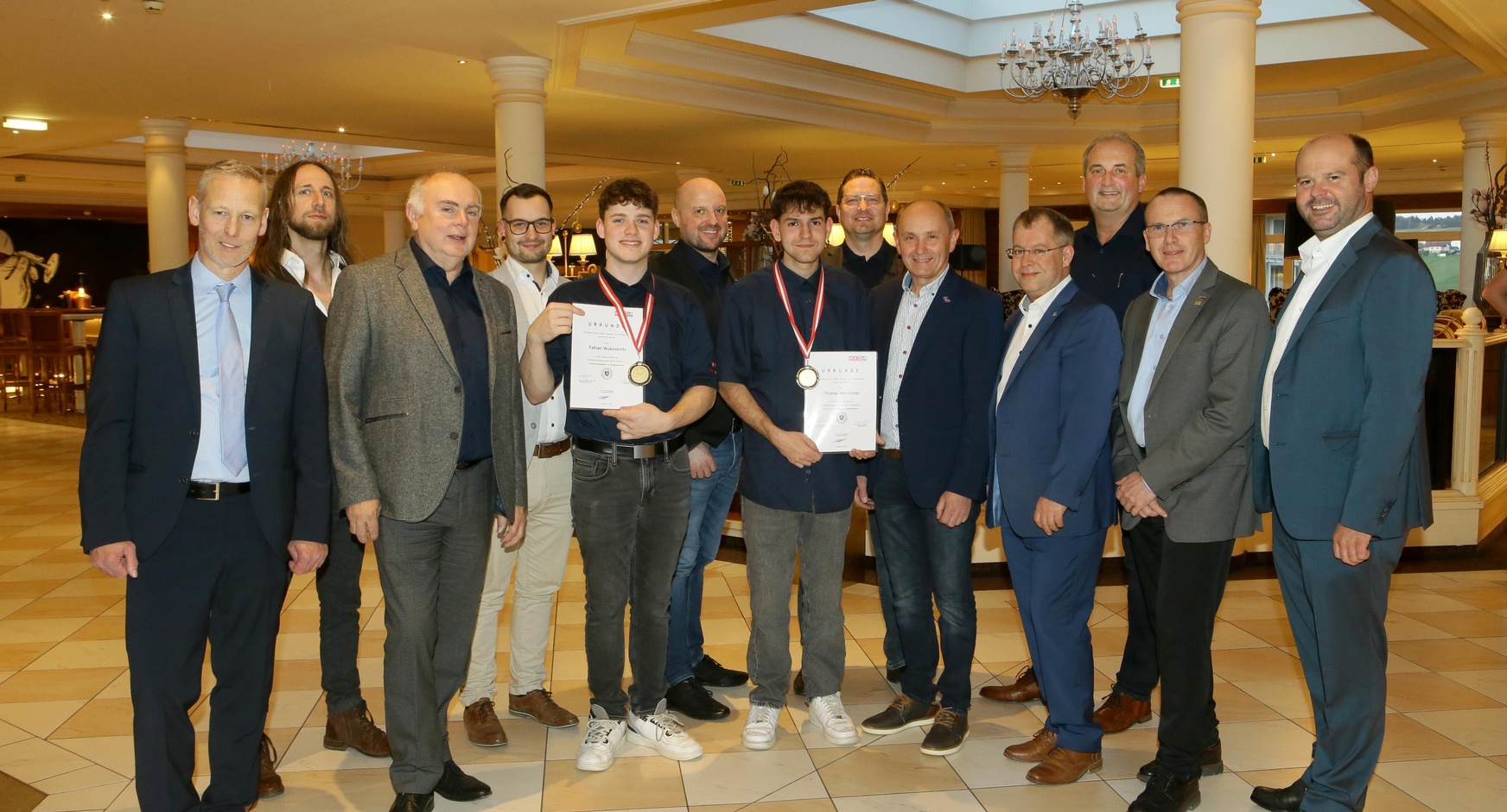 Gerald Kopsa, Matthias Nöhrer, Karl Tinhof, Manuel Höller, Fabian Wukitsevits, Andreas Karlich, Thomas Nikitscher, Christian Laminger, Michael Kirnbauer, Alexander Fuchs, Horst Werderits, Andreas Gruber und Franz Schnöller (v. l.).
