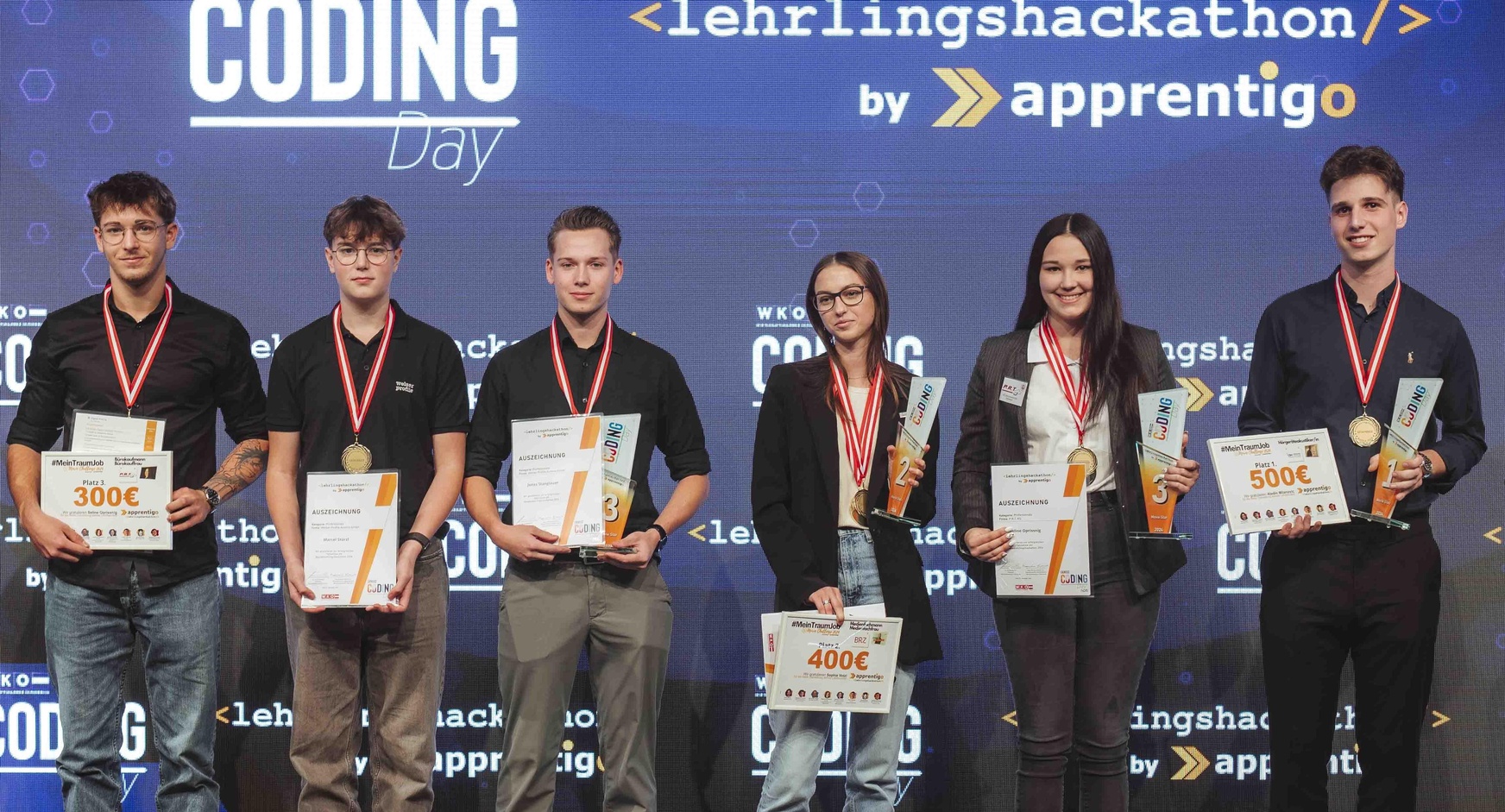 Seline Oprissnig (2. v. r.) inmitten der Sieger der #MeinTraumJob Movie Challenge 2024. 