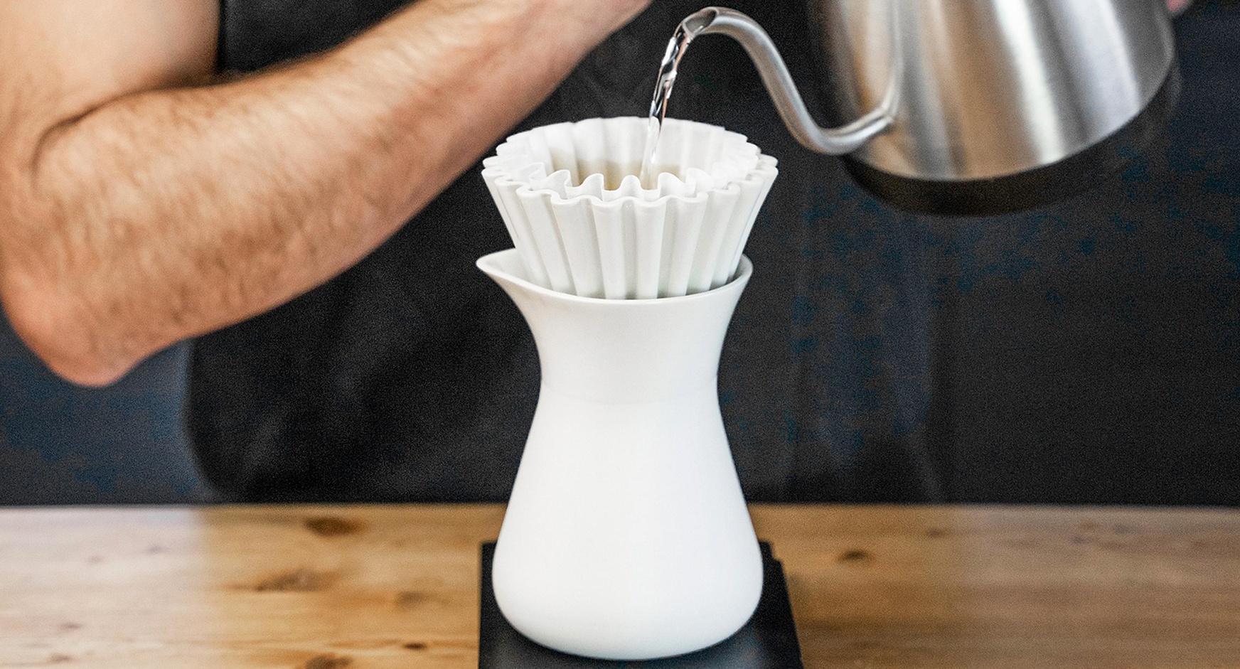 Mit ihrem Unternehmen „Mindful Design and Craft“ will Petra Wieser den Alltag nachhaltig bereichern. Ihr erfolgreichstes Werk: ein Kaffeefilterhalter aus Porzellan.