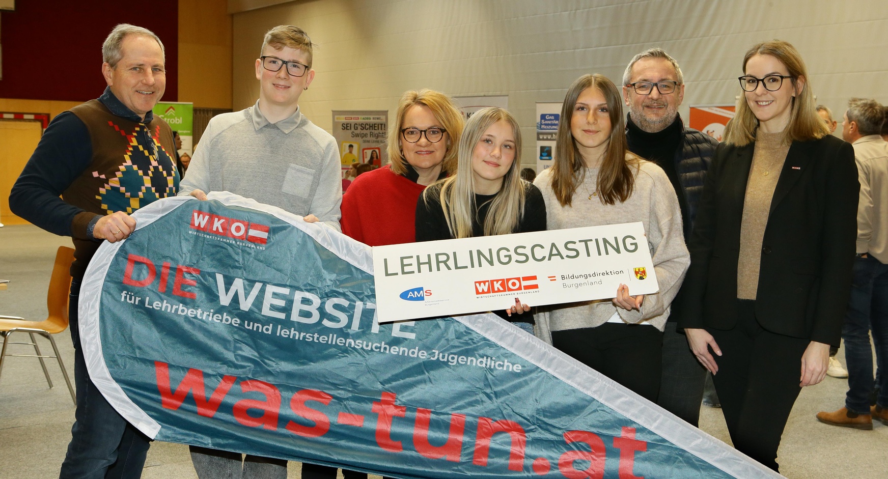 Hannes Thomas (Schulleiter der iMS und PTS Jennersdorf), Marlon Windisch (Schüler), Sonja Marth (AMS-Geschäftsstellenleiterin Stegersbach/Jennersdorf), Paula Cwikl und Sarah Siebenrock (Schülerinnen), KommR Josef Kropf (WK-Regionalstellenobmann) und Katharina Bagdy (WK-Regionalstellenleiterin) (v. l.) 