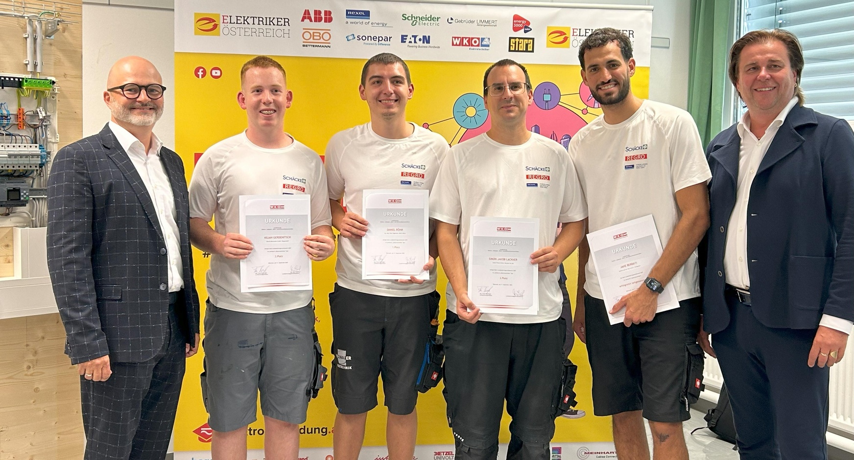 Schulleiter Georg Krammer, Kilian Gerdenitsch, Daniel Böhm, Simon Lackner, Jahe Berbati und Landesinnungsmeister Franz Buchinger (v. l.)  