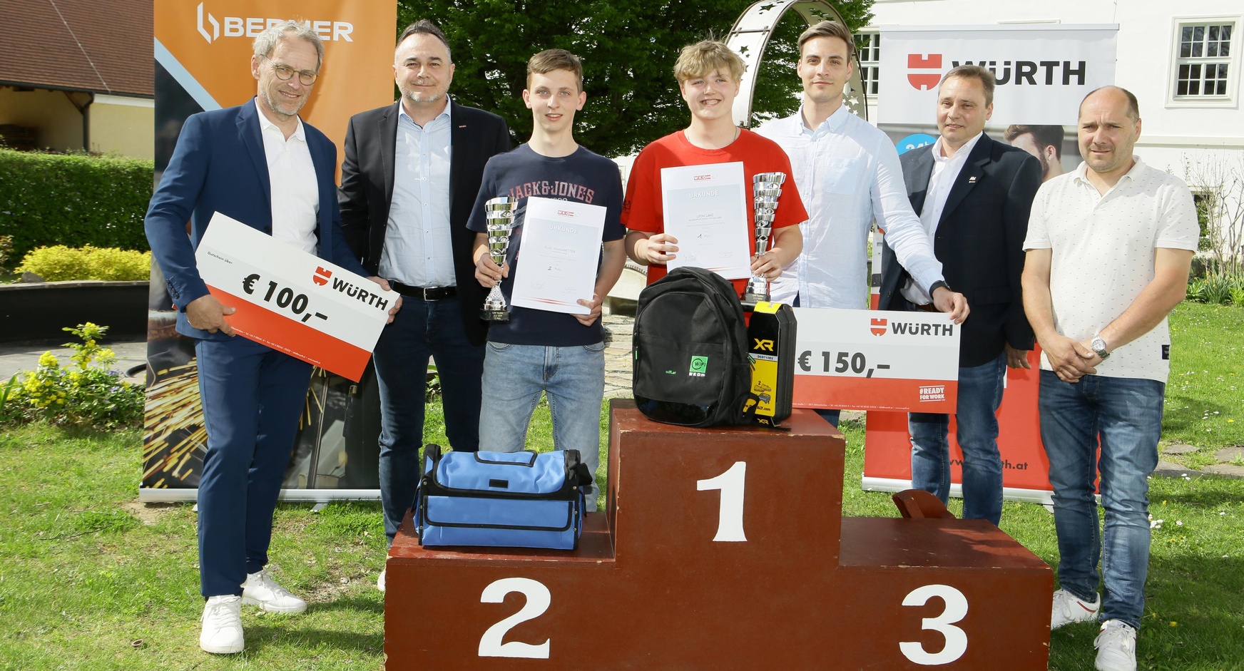 2. Lehrjahr: Wilhelm Pfeiffer (Leiter Berufsschule Pinkafeld), Thomas Kornfeind (Fachgruppengeschäftsführer der Tischler und Holzgestalter Burgenland), der Zweitplatzierte Elias Kranawetter (Lehrbetrieb Lukas Reinhofer), Sieger Leo Lanz (Neudörfler Office Systems), Eric Kandlhofer von der Firma Würth, Christoph Grünwald (Landesinnungsmeister) und Harald Honigschnabel (Landeslehrlingswart) (v. l.).