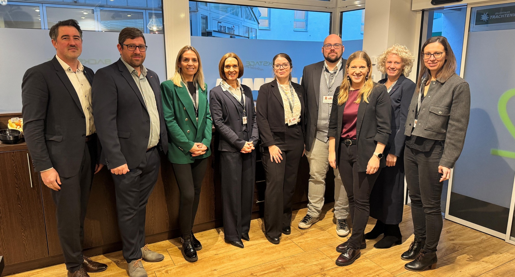 WIFI-Institutsleiter Thomas Jestl, Regionalstellenobmann Rene Fasching, Carola Fuchs, Natascha Kummer, Christina Palkovich, Franz-Stephan Ivancsics, Regionalstellenleiterin Evelyn Zarits, Judith Wagner und Karin Schmidlechner (v. l.) 