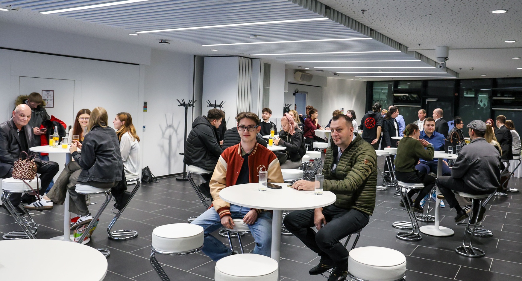 Lehrlingsehrung 2024 - Landesgremium des Baustoff-, Eisen- und Holzhandels