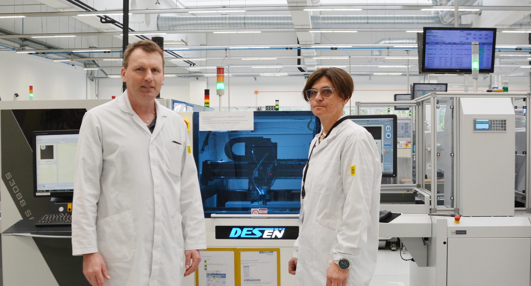 Jürgen Schlögl (Becom-Produktionsleiter) und Andrea Karner.