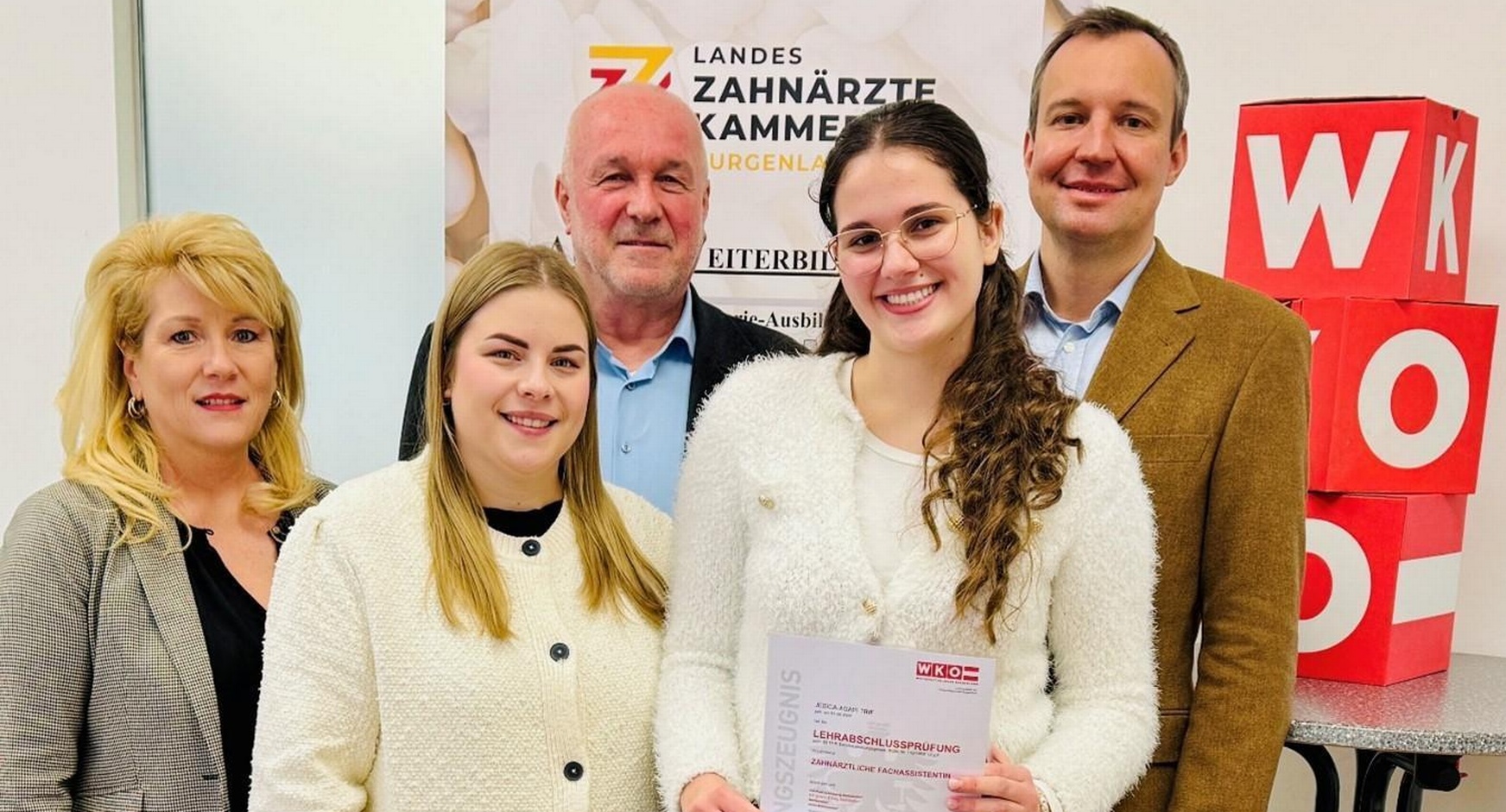 Petra Bischof-Oswald (WK), Katharina Maria Deutsch (AK), Dr. Ernst Michael Reicher (Präsident Landeszahnärztekammer Burgenland), Jesica-Agapi Trif und Dr. Andreas Steiner (Landeszahnärztekammer Burgenland) (v. l.)