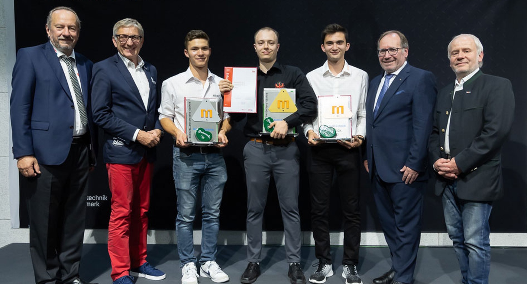 Gruppenbild der Sieger des Bundeslehrlingswettbewerbs 2023 im Beruf Maschinenbautechnik