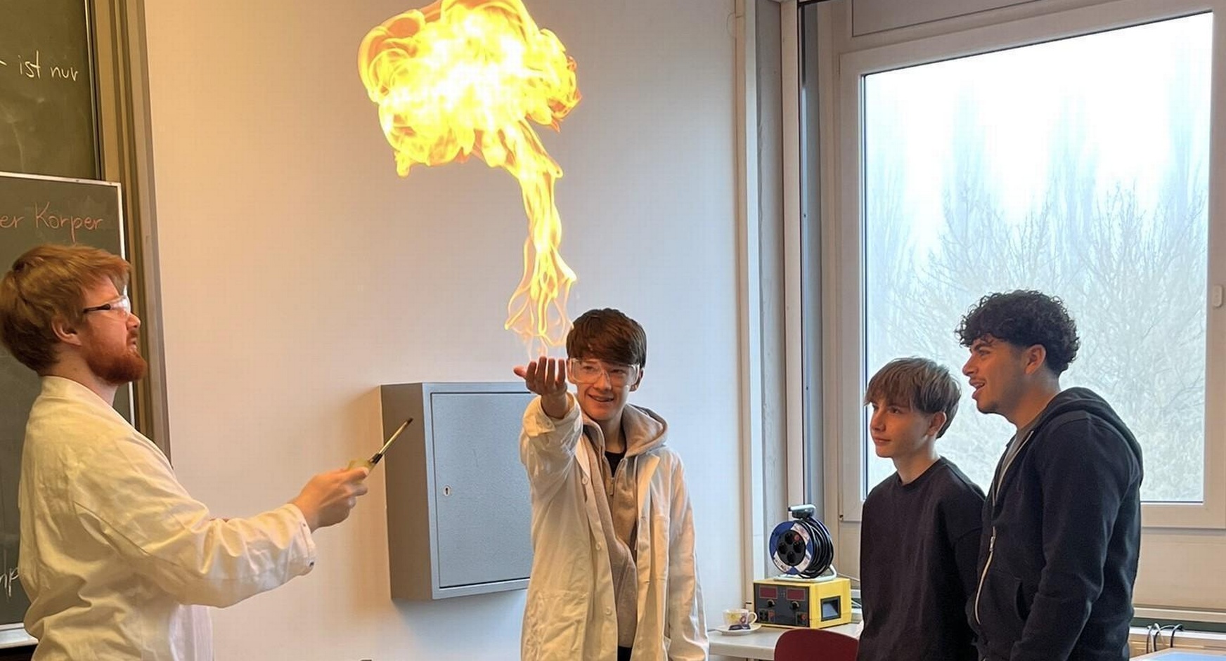 Vortragender Matthias Bergthaler, Nico Kovacevic, Sean Schuster und Abdul Khalafalmohamed (v. l.).